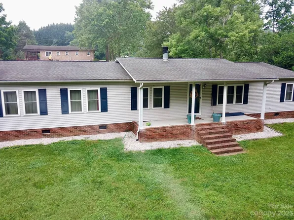 228 Moretz Ct, Hickory, NC 28601