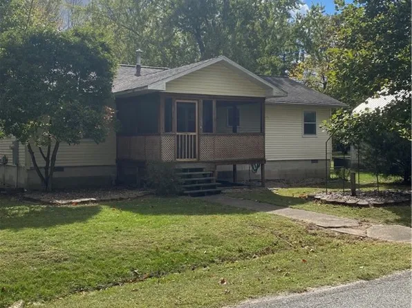 205 E Cherry St, Hutsonville, IL 62433