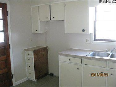 5th image of 1749 Marks Ave