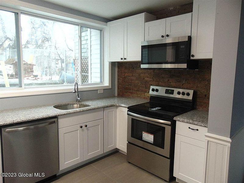 3rd image of 29 Stephen Street