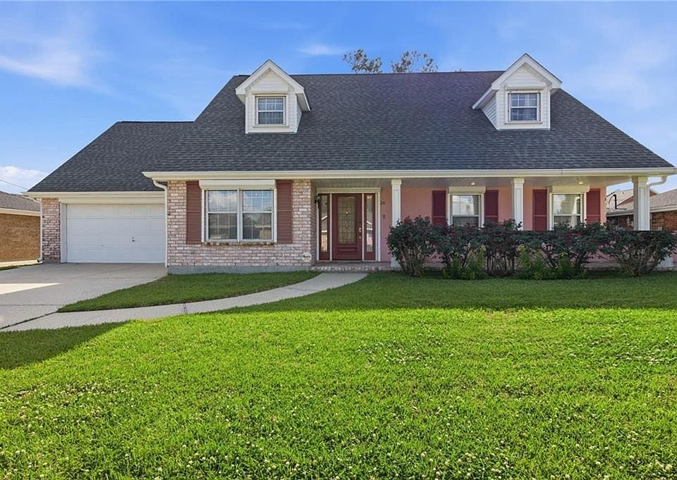 1st image of 26 Edgewood Dr