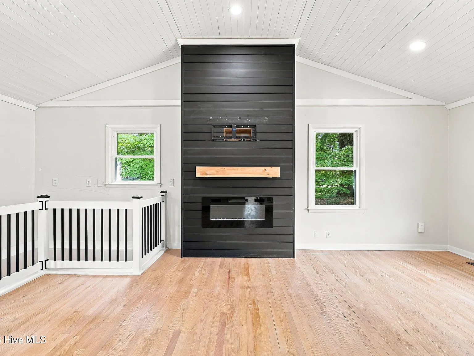 3 bed, 1.0 bath, $2,100 — Photo 3