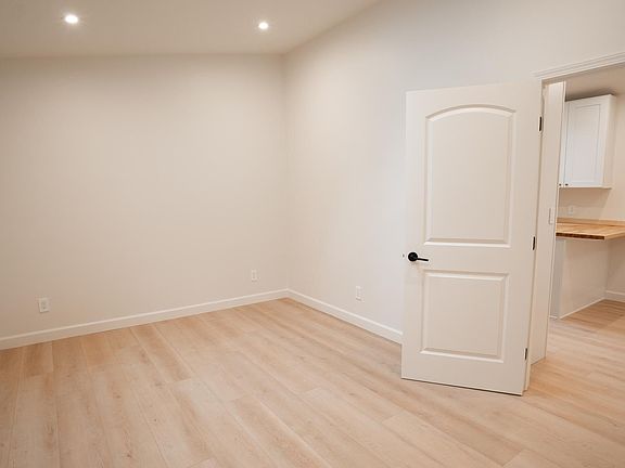 3rd image of 1257 E Hillcrest Dr #B