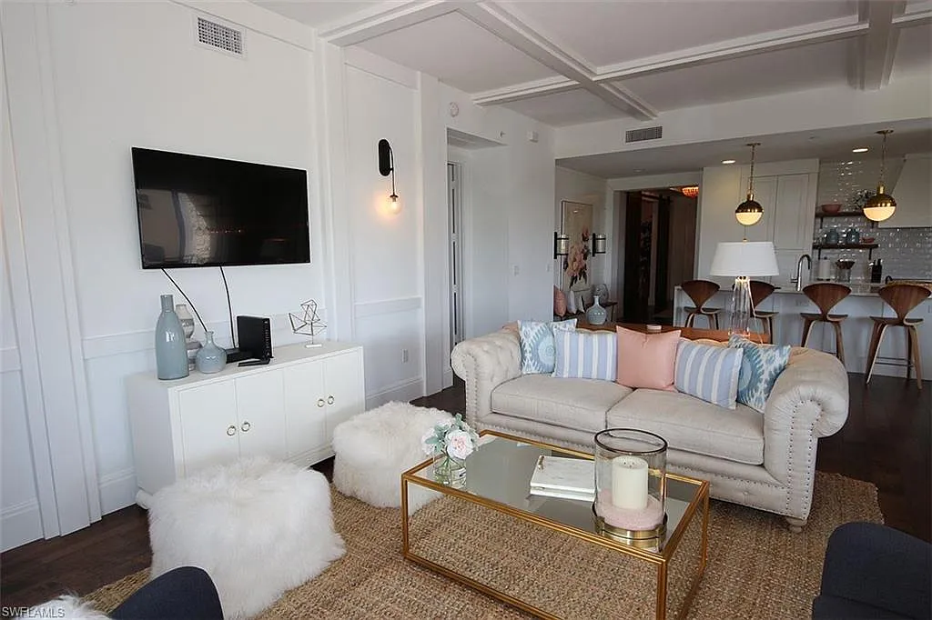 3 bed, 3.0 bath, 2264 sqft, $18,500 — Photo 3