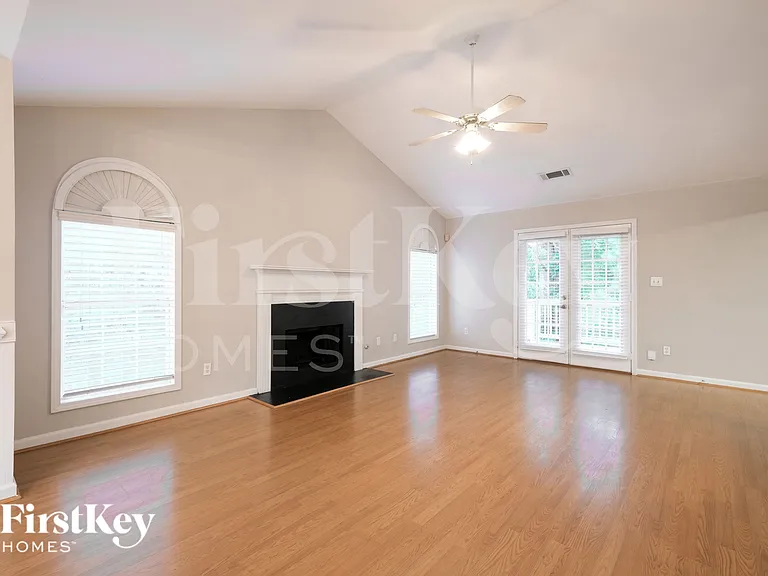 3810 Riversong Dr — Photo 3