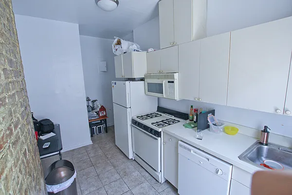 Rented by Jonis Realty | media 4