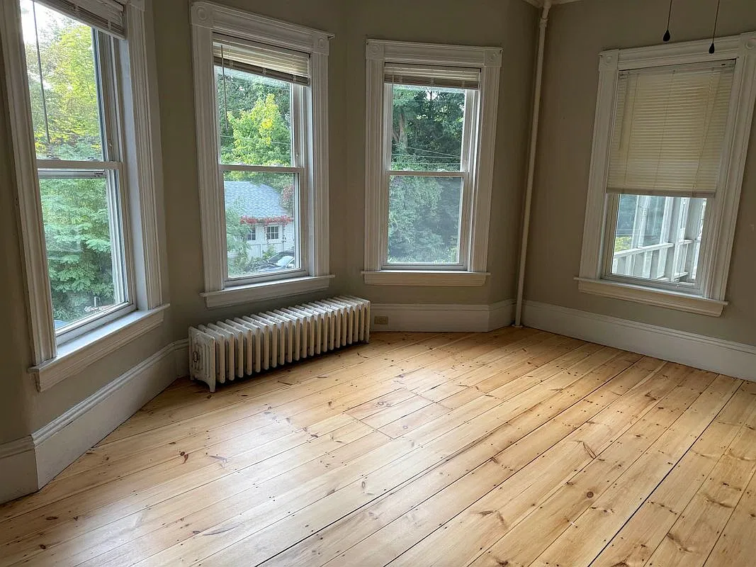 2 bed, 1.0 bath, 1208 sqft, $1,900 — Photo 2