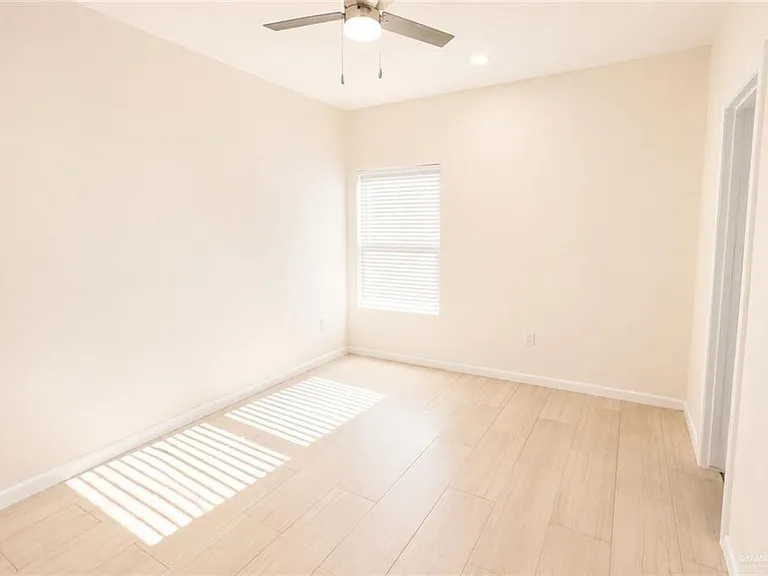 2904 E Israel Ave #C — Photo 7