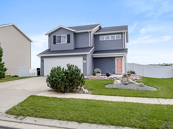 3rd image of 925 Yukon Dr