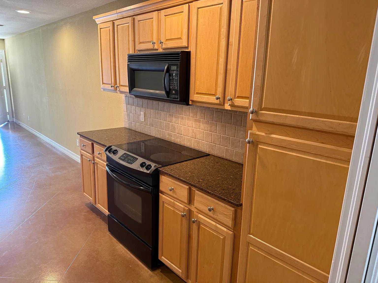 1209 Jeannie Ln — Photo 4