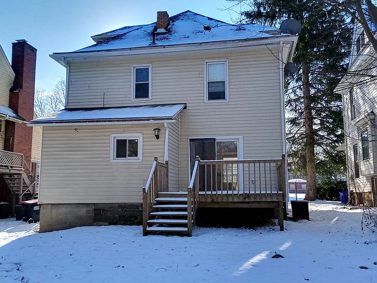 403 E Wallace Ave — Photo 24