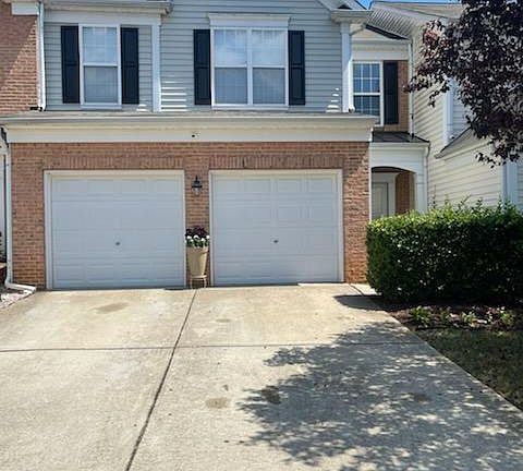 2 car garage Townhouse
