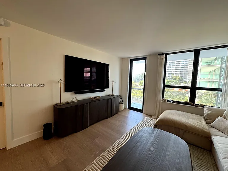 10185 Collins Ave #323 — Photo 6