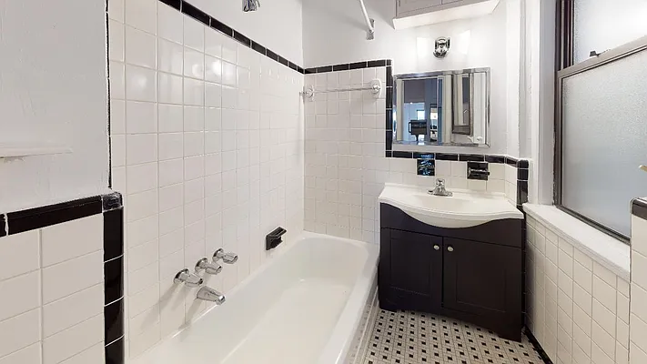 Rented by Bond New York | media 12