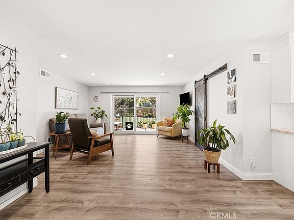 3rd image of 622 Comet Ave
