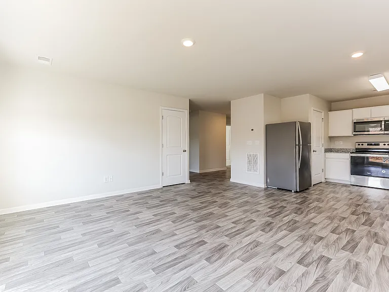 130 Combine Ln — Photo 4