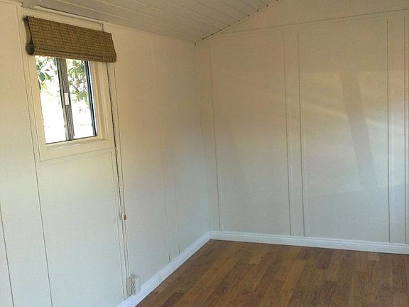 Main Room vaulter ceilings w fan