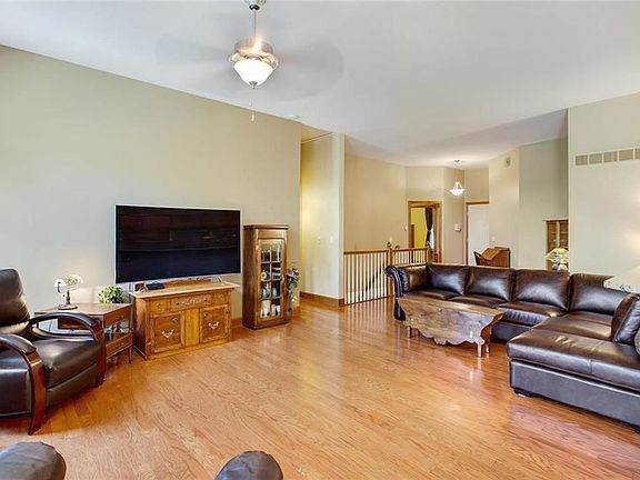 3rd image of 11134 Whispering Ln