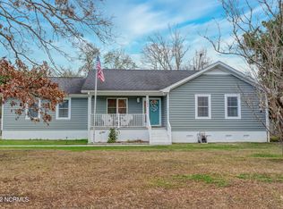 102 Dolphin Dr, Hampstead, NC 28443