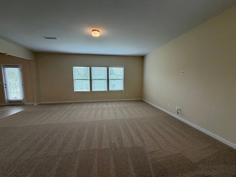 1328 Shaw Ave — Photo 6