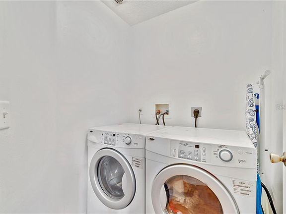 5th image of 1642 Oakland Dr
