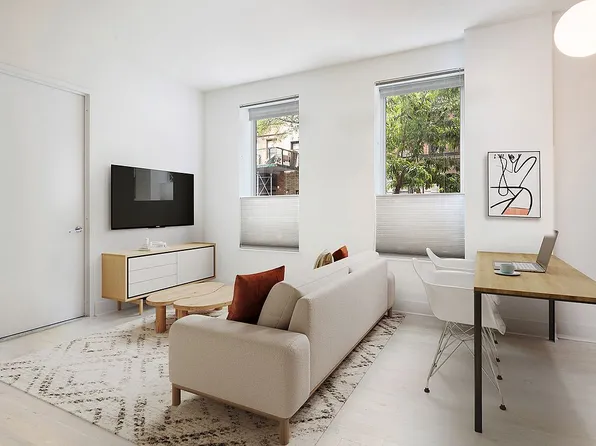 416 W 52nd St #Townhouse 221, New York, NY 10019