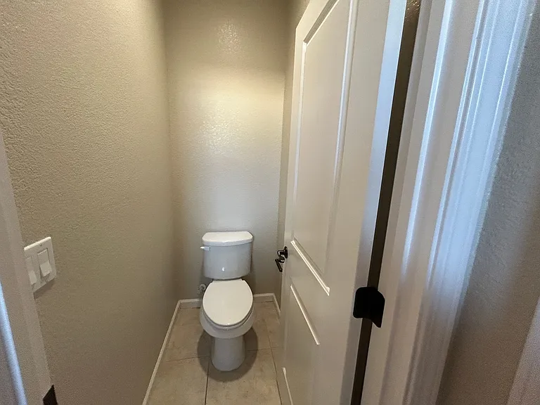 2479 Erickson St — Photo 11