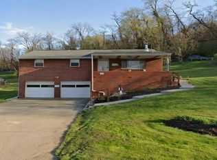 100 Pinewood Dr, Bridgeville, PA 15017