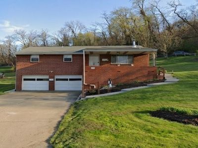 100 Pinewood Dr, Bridgeville, PA, 15017
