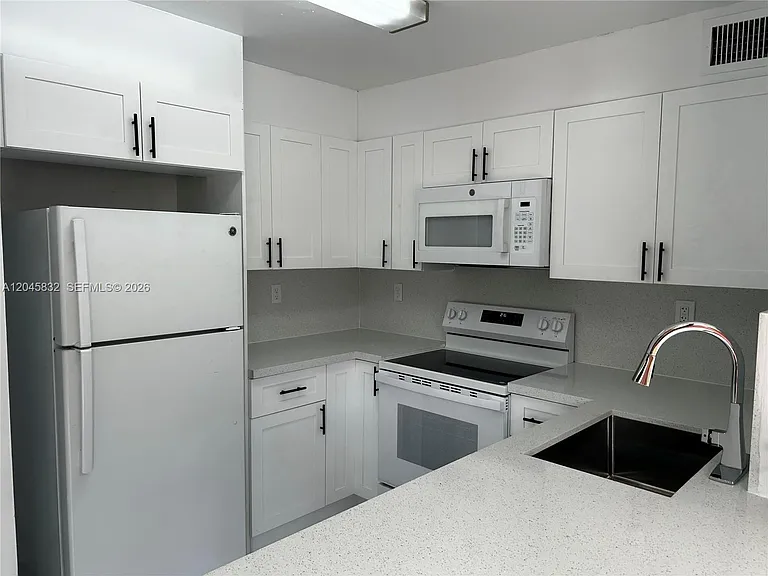 301 W Park Dr #101-11 — Photo 6
