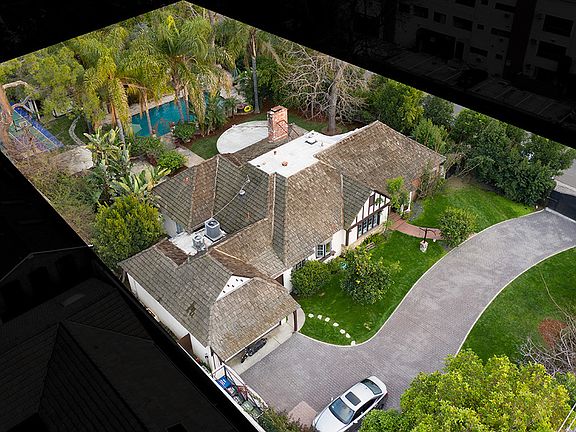 5th image of 4704 Cahuenga Blvd