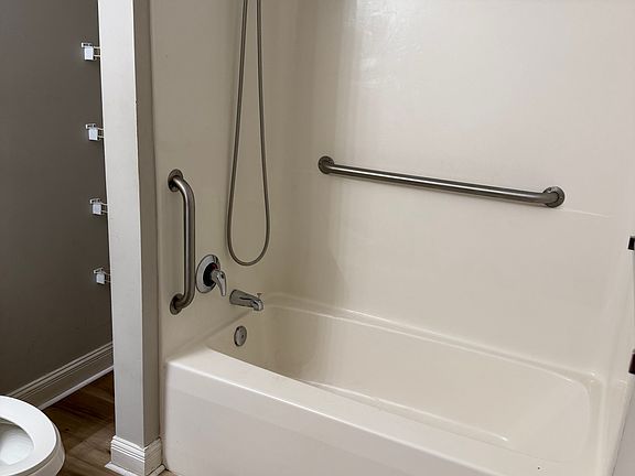 2nd image of 406 Howard St #D90626c30