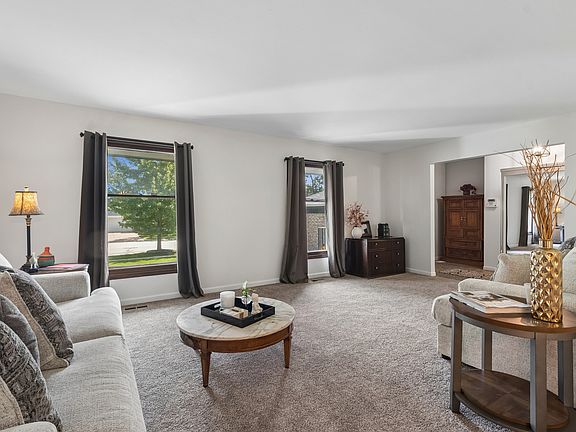 4th image of 17618 Stonebridge Dr