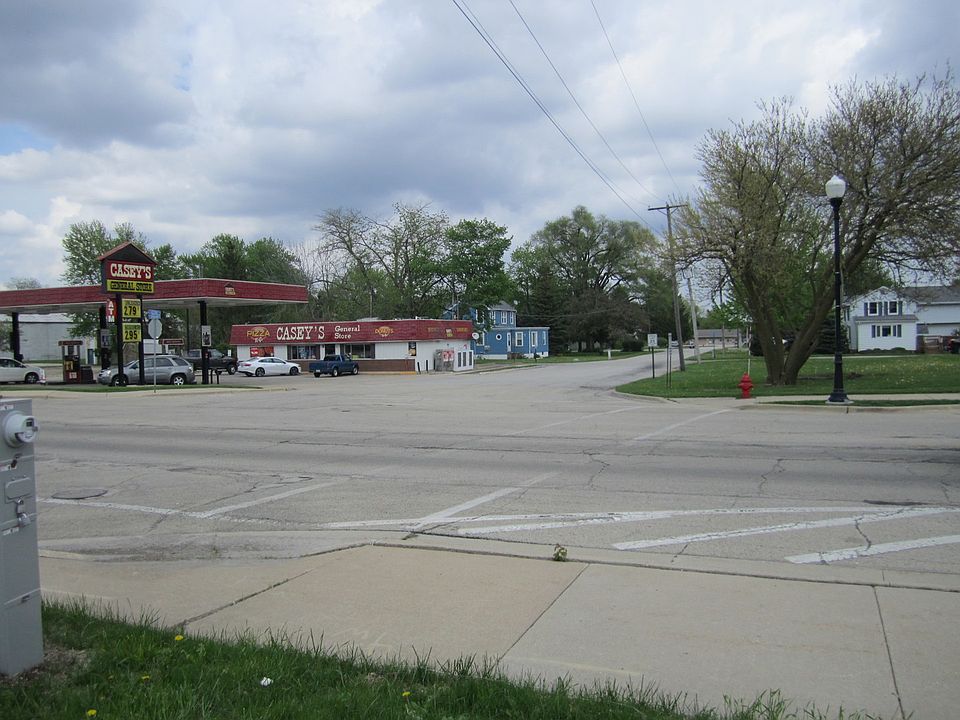 2nd image of 86 S Somonauk Rd