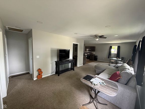 4th image of 562 Roanoke Rd