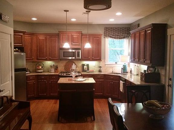 5th image of 61 Lake Haven Dr