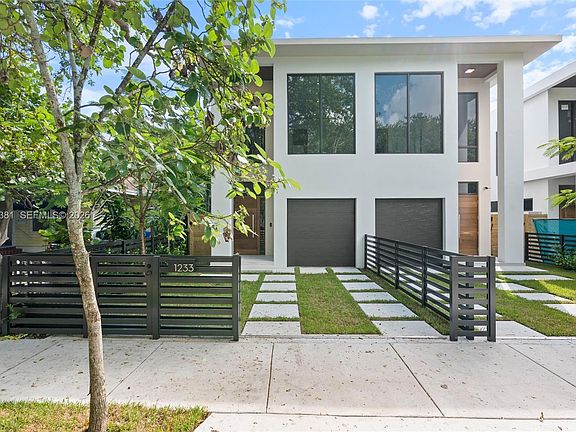 4th image of 1235 SW 13th Ave #1235
