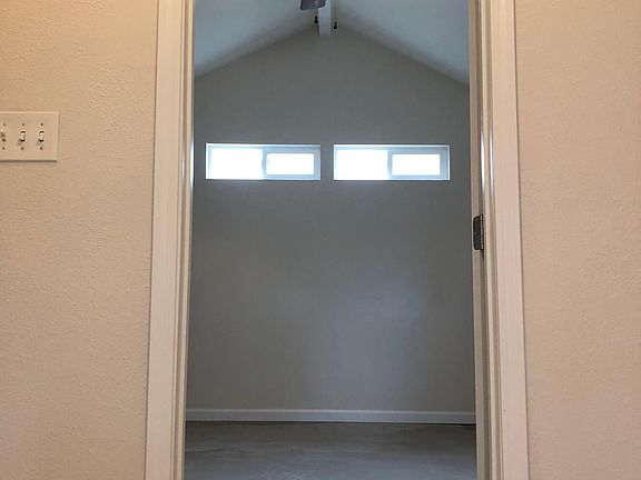 5th image of 4946 10th Ave