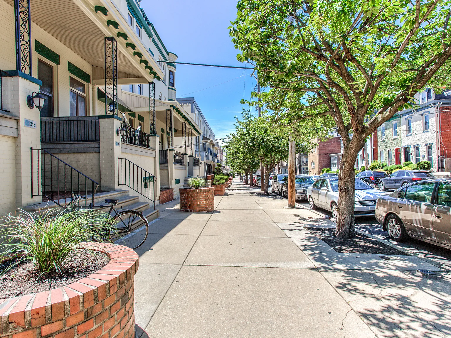 6 bed, 2386 sqft, $5,850 — Photo 3