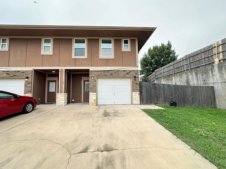 2328 Verna Lee Blvd — Photo 31