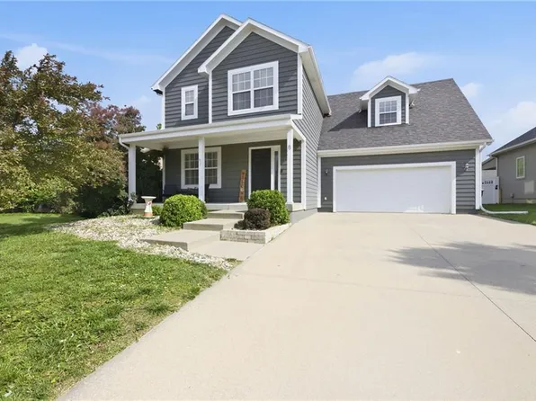 8 Westwood Cir, Ottawa, KS 66067