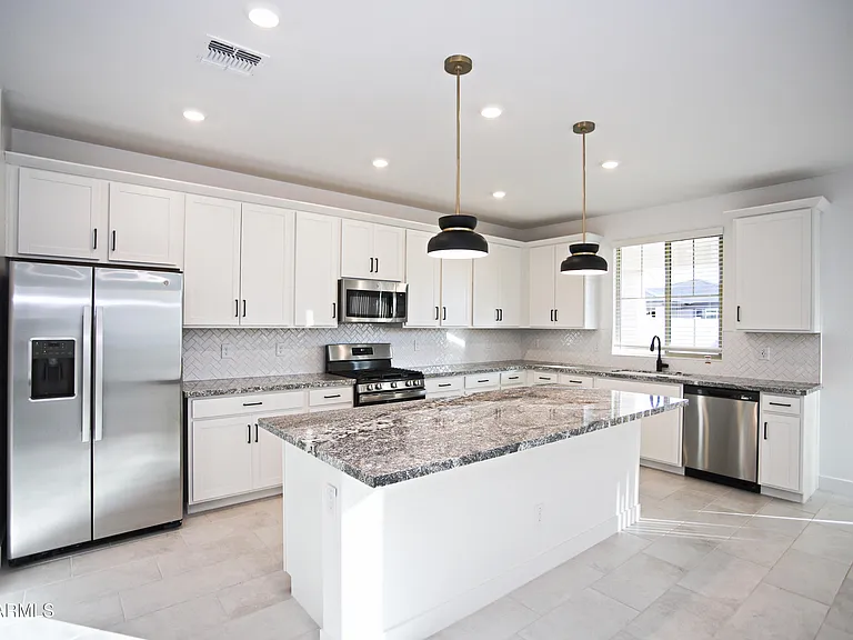 773 W Lark Dr — Photo 10
