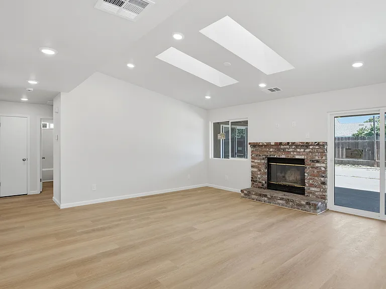 1611 Grapevine Dr — Photo 11