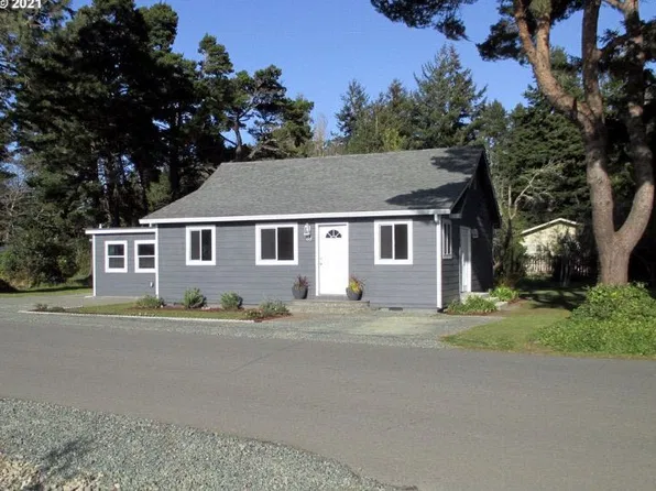 89 North Ave SE, Bandon, OR 97411
