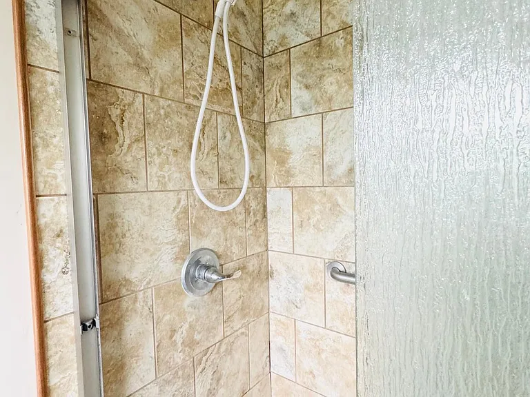 1510 E Harris Ave — Photo 25