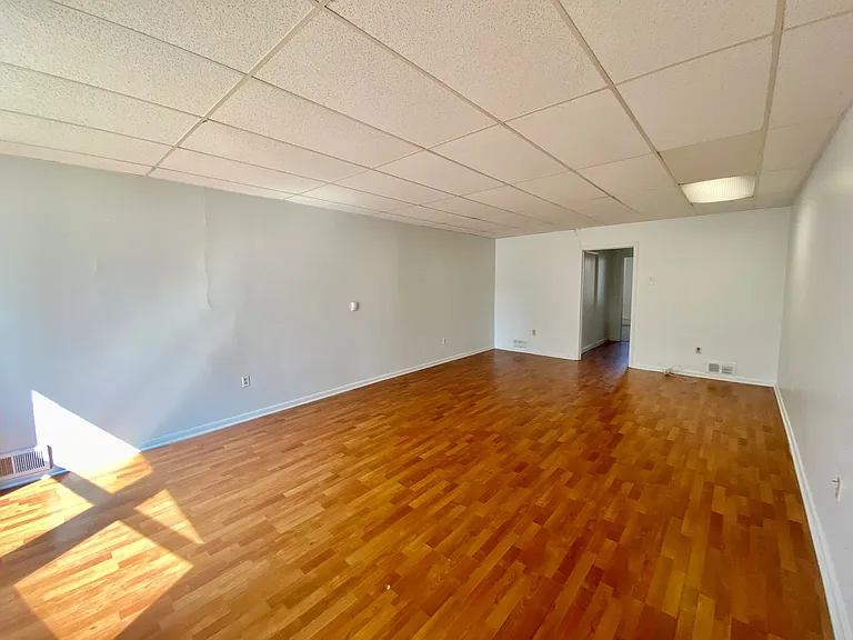 400 Perrin St — Photo 23