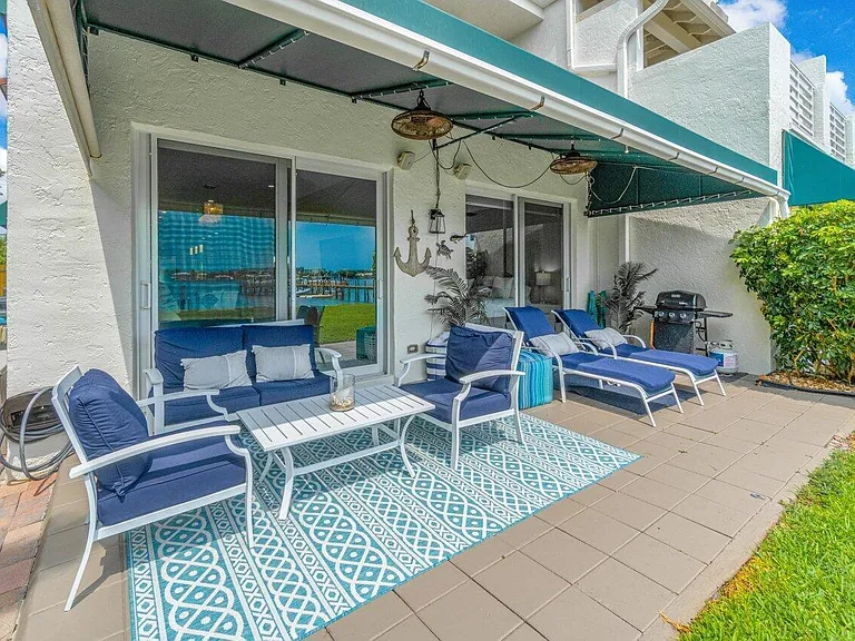 324 N Lake Dr — Photo 29