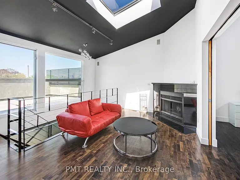 676 Richmond St W #210 — Photo 16