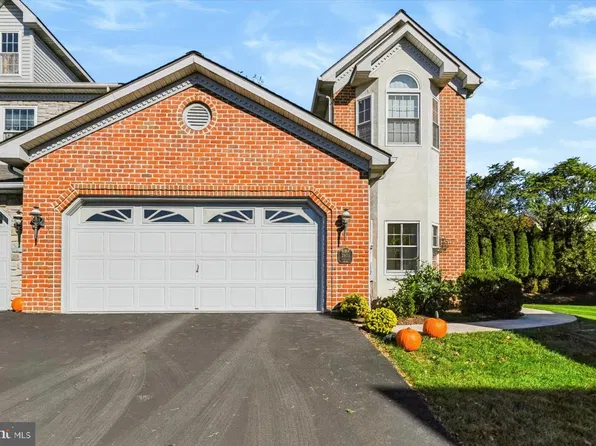 2833 Oakwood Dr, Harrisburg, PA 17110