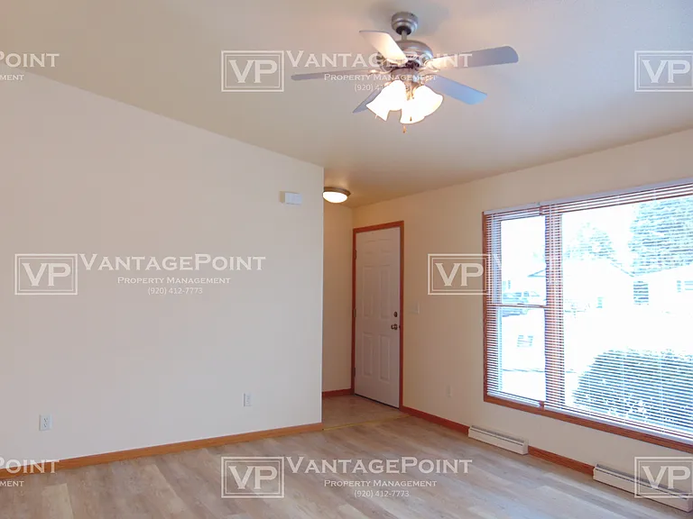 1065 Debra St — Photo 2